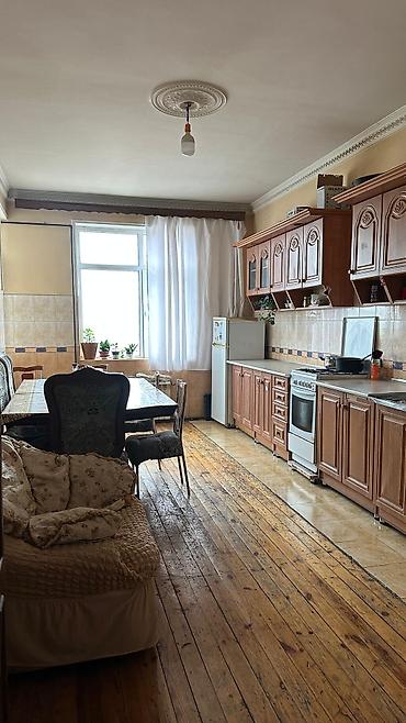 Köhnə tikili: Geniş və işıqlı mənzil interyeri - Klassik dizaynlı geniş zal — 13