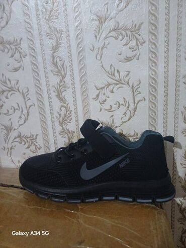 спортивные костюмы для женщин: Эркектердин кроссовкасы, 35, Nike, Жаңы, түсү - Кара
