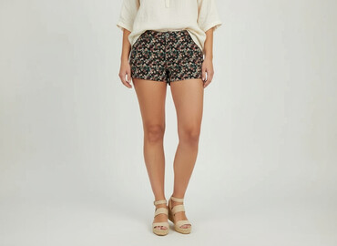 dres damski z krótkimi spodenkami: Shorts for women, size 2XL