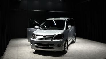 Toyota: Toyota Noah: 2003 г., 2 л, Автомат, Бензиновая, Минивэн — 8