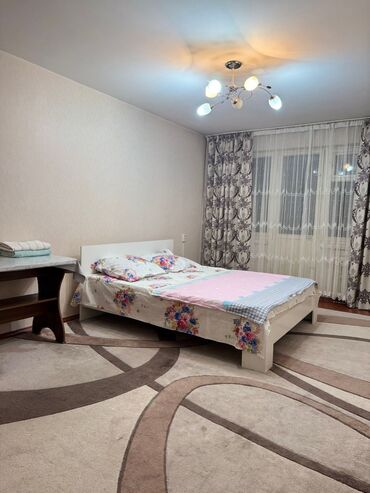 10 мкр квартира: 1 комната, 32 м², 104 серия, 1 этаж, Старый ремонт