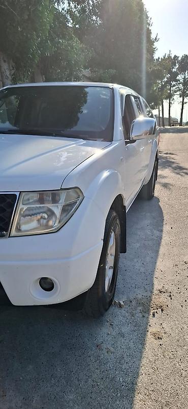 nissan president: Nissan Navara LE pikap - Kuzov: ağ rəng, öndə xrom radiator — 9