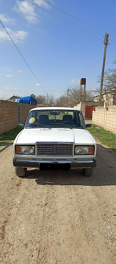 ucuz vaz 21011 satisi: VAZ 2107, ağ rəngdə sedan. Texniki xüsusiyyətlər: - Arxaötürücülü — 1