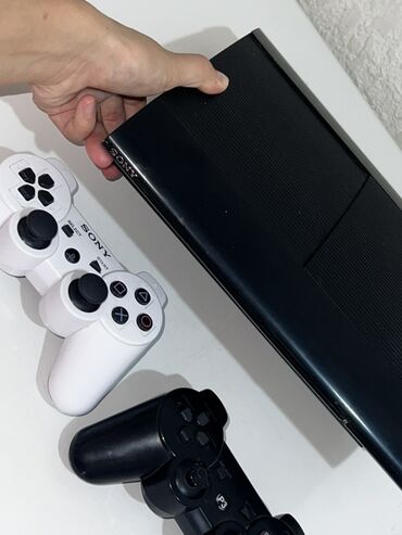 бу ps5: Игровая приставка Sony PlayStation 3 Super Slim (черная) с двумя