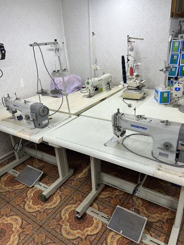 промышленные швейные машины в рассрочку: Срочно продаю швейную машину полуавтомат, 4-х нитка, состояние