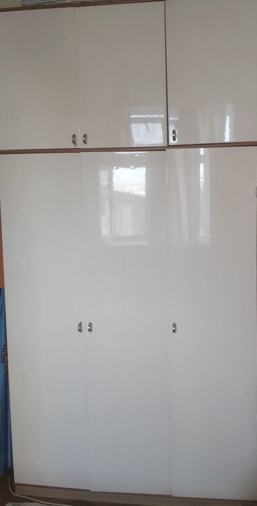 dolablar işlənmiş: İşlənmiş, Açılan, 6 qapı Düz dolab, Dolab-asılqan