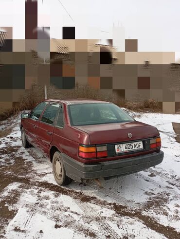 Volkswagen: Volkswagen Passat: 1988 г., 1.6 л, Механика, Бензин, Седан