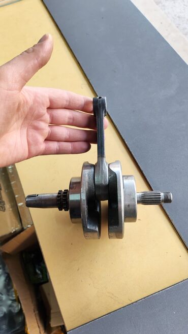 Мотозапчасти и аксессуары: Набор запчастей для малокубатурного мотоцикла/скутера: - Головка — 2