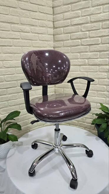 Ofis və oyun kresloları: Yeni, Təkərli, Qolları tənzimlənir, Dəri — 10