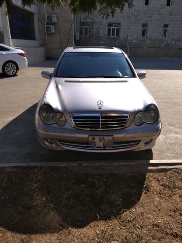 Mercedes-Benz: Mercedes-Benz 240: 2.4 l | 2005 il Sedan — 8