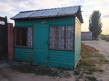Находится в Кочкорском районе Передвижной металлический киоск/бытовка