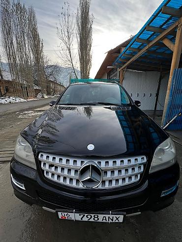 Другие детали салона: Mercedes-Benz — салон 7 мест (3 ряда). Бежевый интерьер с контрастной — 8