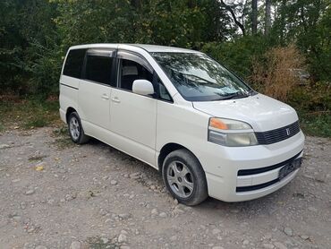 Toyota: Toyota Voxy: 2003 г., 2 л, Автомат, Бензин, Минивэн