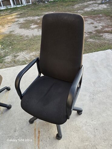 офесный стул: Офис креслолор, Колдонулган, Дөңгөлөктүү, түсү - Кара