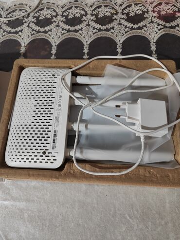 toshiba notebook adapter: Xiaomi Mi Router 4A geniş əhatə dairəsi təmin edən dörd antenaya