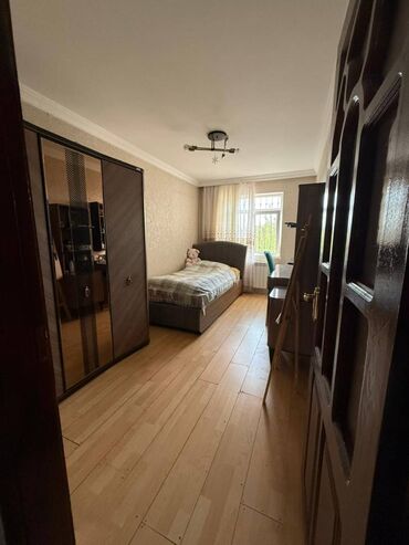 Köhnə tikili: Bakı, 4 otaqlı, Köhnə tikili, m. Xalqlar Dostluğu, 90 kv. m — 6