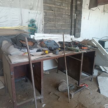 Другие столы: Продаю стол металлический с полками для #сто #мастерской #склад #
