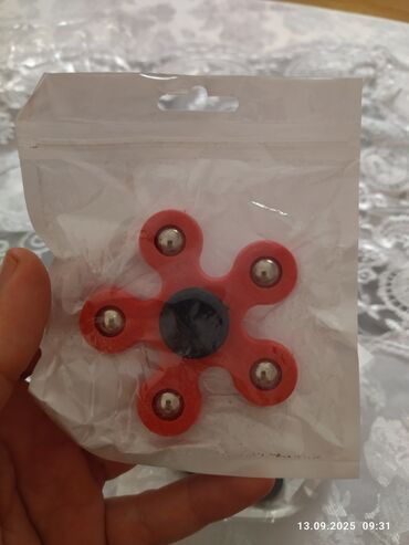 Oyuncaqlar: Spinerlər.Hamısı təzədir.Hər rəngləri var. Qutudakı spinerlər-7 azn — 2