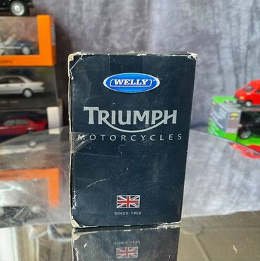 Avtomobil modelləri: Коллекционная модель Triumph Daytona 955i dark Green 1997 Welly Scale — 2