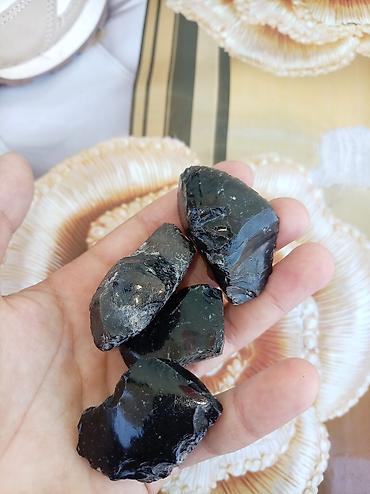 tebii sac satiram: 29 ədəd qara obsidian (şüşə) – xam daşlar - Rəng: dərin qara — 4