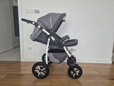 igracke za decu sa posebnim potrebama: Kolica za bebe baby Merc Q9, kolevka, i sportski sedište u dv položaja