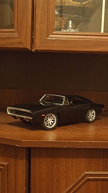 Avtomobil modelləri: Qara rəngdə olan, 1969-cu il buraxılışlı Dodge Charger modelinin dəqiq