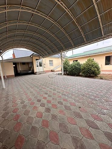 Үйлөрдү ижарага берүү: 140 м², 5 бөлмө, Балдарсыз түгөйлөргө — 1