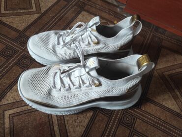 купить кроссовки для бега: Оригинальные кроссовки были куплены в Южной Корее, в отличном