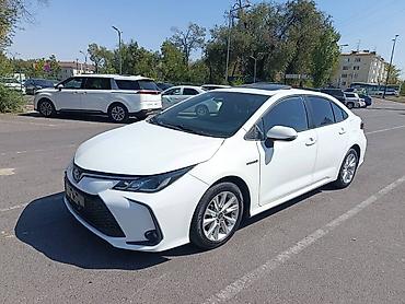 crown 2015: Toyota Corolla: 2021 г., 1.8 л, Вариатор, Гибрид, Седан — 1