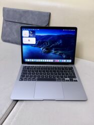 Apple MacBook: İdeal vəzziyət. Az işlənib. Russiyadan 60.000 Rubla alınıb. Üstündə — 6