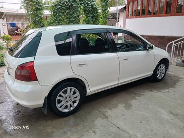 или меняю на дом: Автомобиль Honda Civic в кузове хэтчбек белого цвета. Оснащен