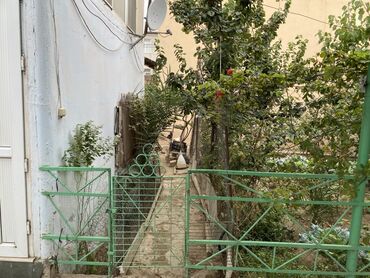 Kirayə qaraj: 0.06ha torpaq sahəsi. 109.6 kv.m yaşayış, 64.6 kv.m köməkçi sahə — 5