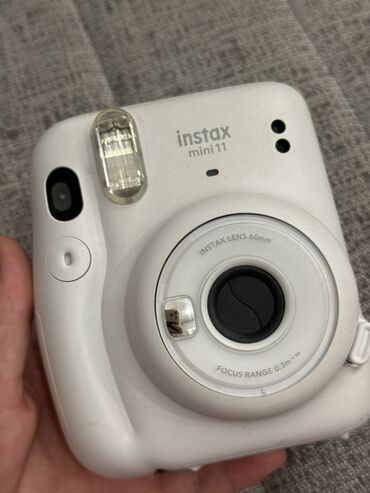 плёночный фотоаппарат: Fujifilm Instax Mini 11 — компактная камера моментальной печати в