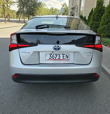 byd e2 2024: Toyota Prius: 2019 г., 1.8 л, Вариатор, Гибрид, Лифтбек — 5