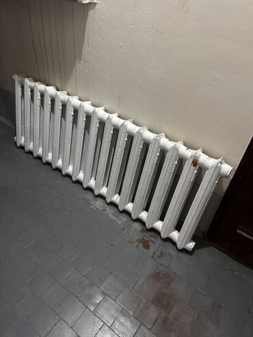 радиаторы отопления: Чугунный секционный радиатор отопления. - Материал: чугун -