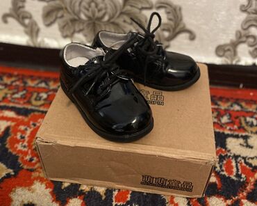 zimnyaya obuv: Очень красивые и стильные туфли отличного качества 21 размер носили