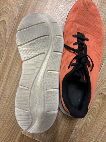 Кроссовки и спортивная обувь: Б/у отдам хорошо — 2