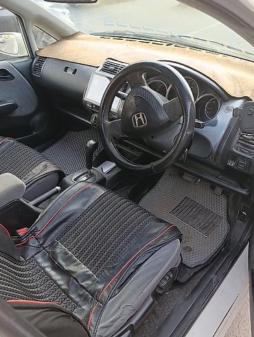 естима 3: Honda Fit: 2002 г., 1.3 л, Вариатор, Бензин, Хэтчбэк — 4
