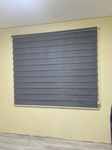 Жалюзи и рольшторы: Предлагаются различные виды жалюзи для окон. В наличии рулонные шторы — 2