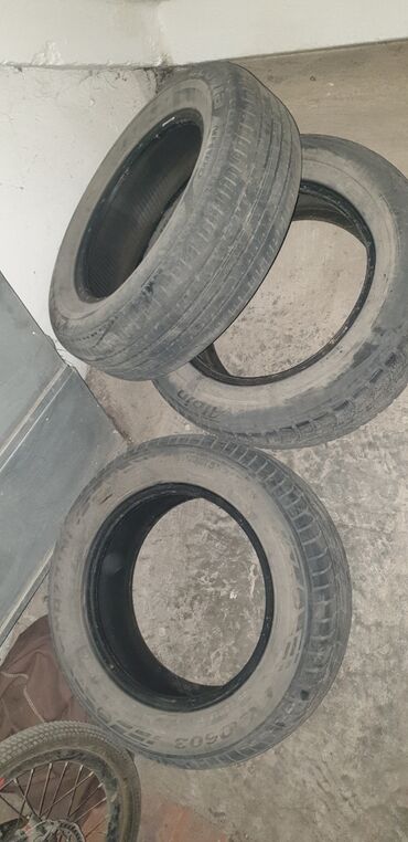 Шины: 195/65 r15 по 600 сом каждая если заберёте все 3 шт за 1500 отдам