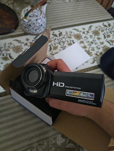 Videokameralar: HD rəqəmsal videokamera - Çəkiliş: Full HD 1080p video - Foto: 24.0 — 2