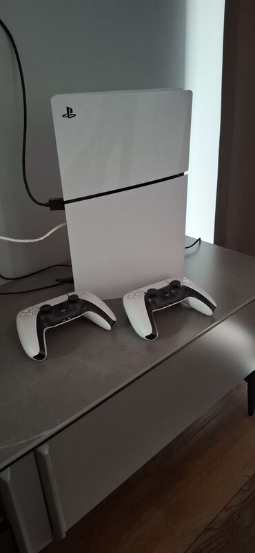 куплю бу холодильник в бишкеке: PlayStation 5 Slim в идеальном состоянии Комплект: зарядка для