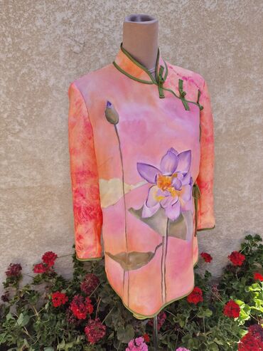 женская одежда карабалта: Расписанное вручную шёлковое кимоно. Маргиланский 100 % шелк. Красное