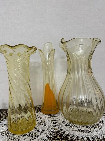 ваза посуда: Вазы разные из цветного желтого стекла