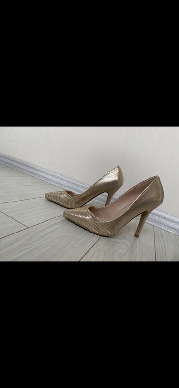 женские туфли со шнурками: Туфли Aldo, цвет - Золотой