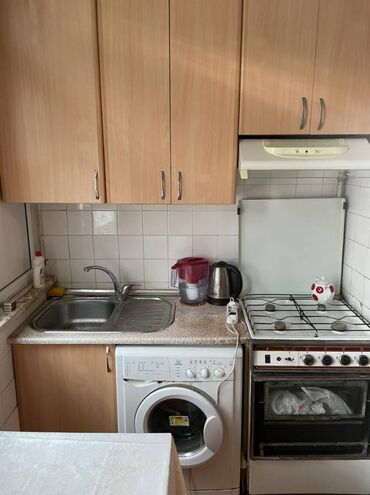 Ofislər: Ofis Nizami metrosunun yanında,. Sahəsi 70kv. Əşyalarla birlikdə — 7