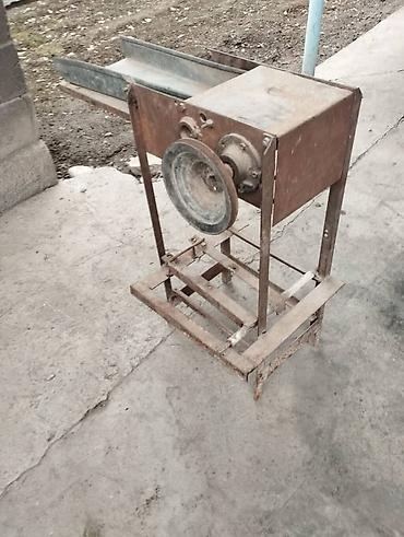 Колье: Металлический станок/механизм с загрузочным лотком и приводным узлом — 10