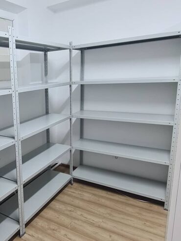 островок в торговом центре: Продаю метал. стеллажи 3 шт, высота 200, ширина 120, 5 полок . Цена