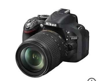 Фотоаппарат Nikon D5200 + вспышка nissin di600 б/у в отличном