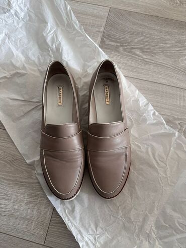 обувь женская 38: Продаю лоферы Basconi,размер 38, кожа в отличном состоянии